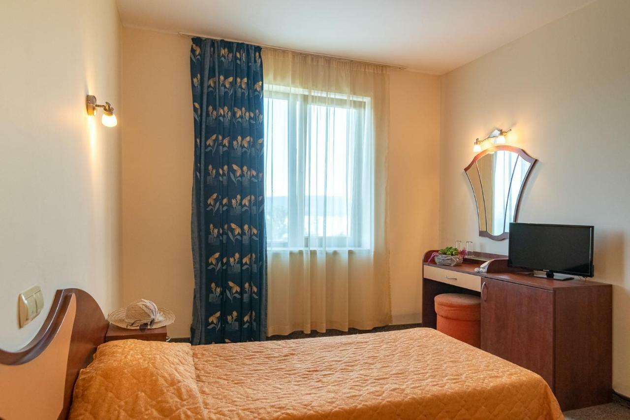 Adamo Hotel Varna Exterior photo