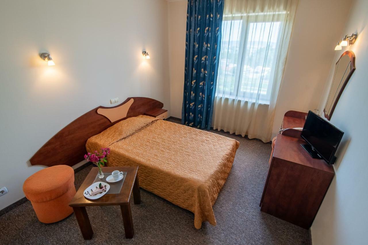 Adamo Hotel Varna Exterior photo
